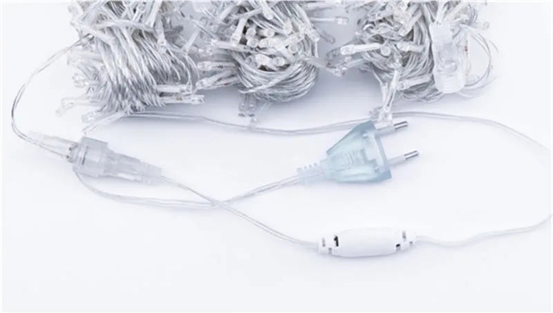 Decoração de Natal 2025 Garland de rua na casa Led Icicle Luzes Outdoor Festoon Cortina Garland 3/4M EU Plug Waterproof Connecter Para Ano Novo / Casamento / Festa / Natal / Garden Decor