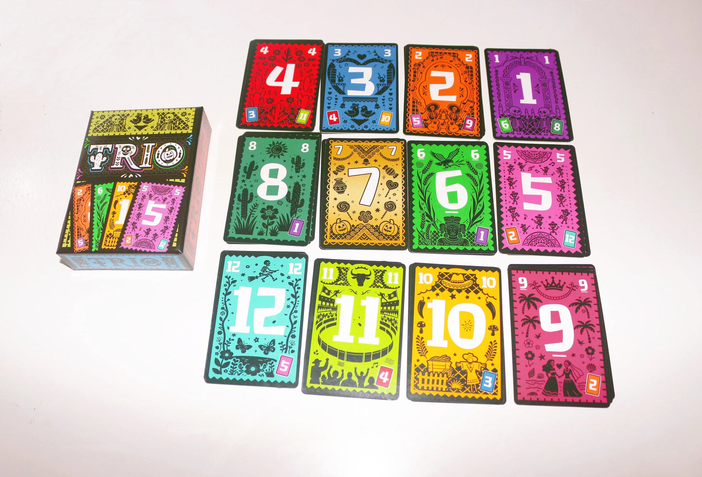 Jogo de tabuleiro de estratégia TRIO |   3-6 jogadores |   15 minutos de tempo de jogo. Noites de jogo familiar, perfeitas para jogos de festa