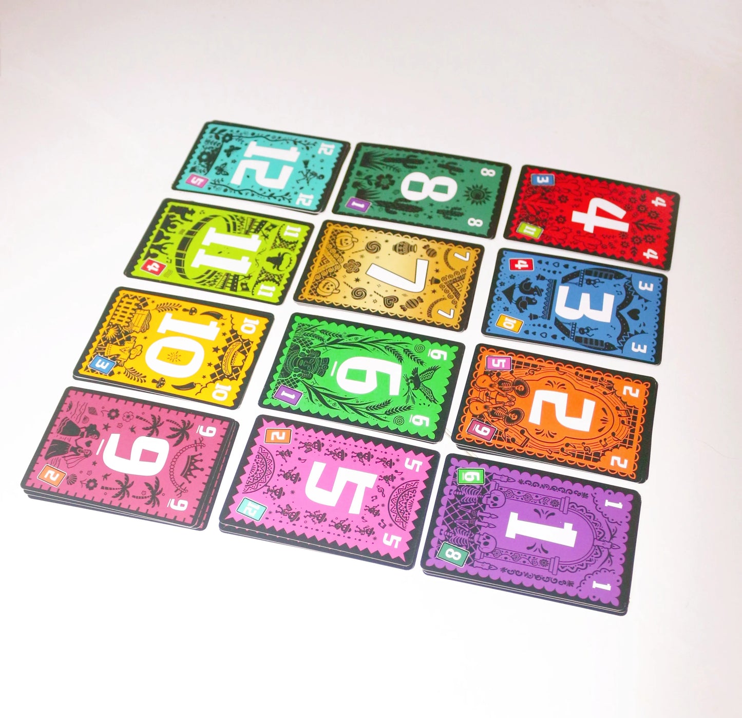 Jogo de tabuleiro de estratégia TRIO |   3-6 jogadores |   15 minutos de tempo de jogo. Noites de jogo familiar, perfeitas para jogos de festa